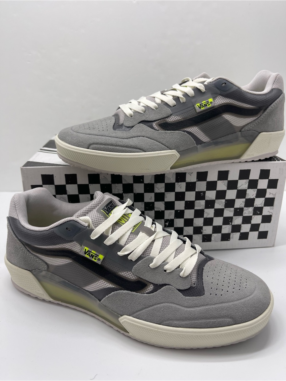 Vans • WMN Sz 8.5 Skate Ave 2.0 Medium Grey
VN0A2Z3HMGR Sneakers